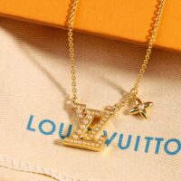 Louis Vuitton Women LV Iconic Pearls Necklace (1)