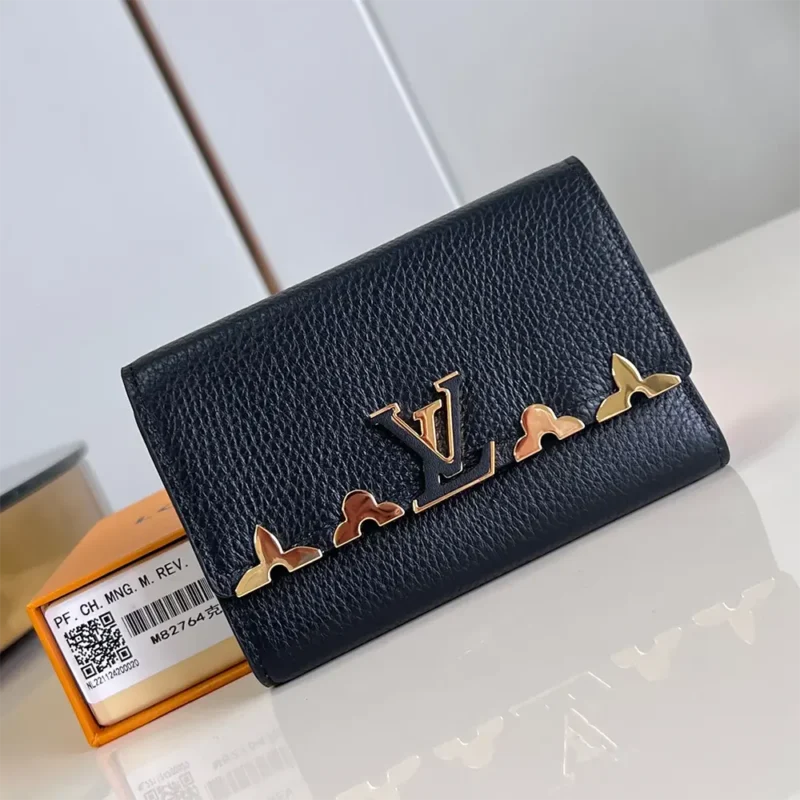 Louis Vuitton LV Unisex Capucines Compact Wallet M82764