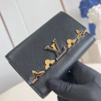 Louis Vuitton LV Unisex Capucines Compact Wallet M82764 (1)