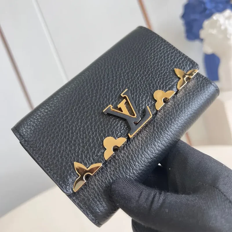 Louis Vuitton LV Unisex Capucines Compact Wallet M82764