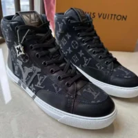 Louis Vuitton LV Men Rivoli Sneaker Boot-Black 1AARCE (1)