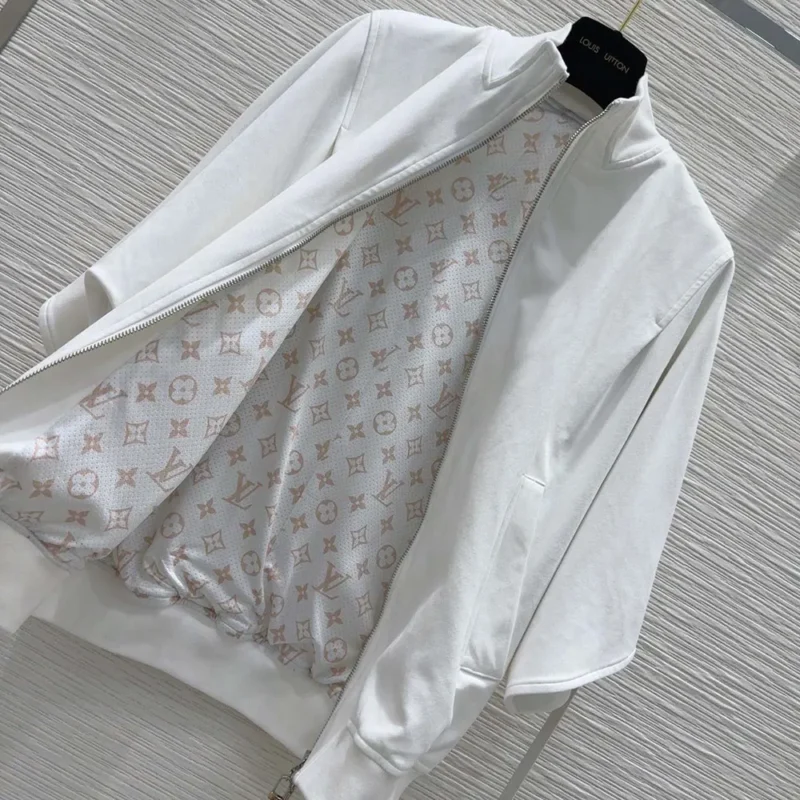 Louis Vuitton Men Batwing Sleeve Jacket 1AGERH