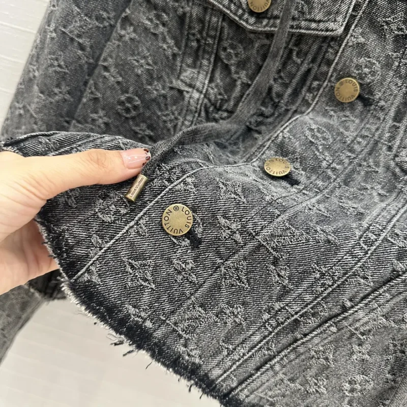 Louis Vuitton Men Vintage-Effect Monogram Denim Jacket 1AGBD3