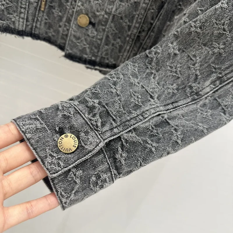 Louis Vuitton Men Vintage-Effect Monogram Denim Jacket 1AGBD3