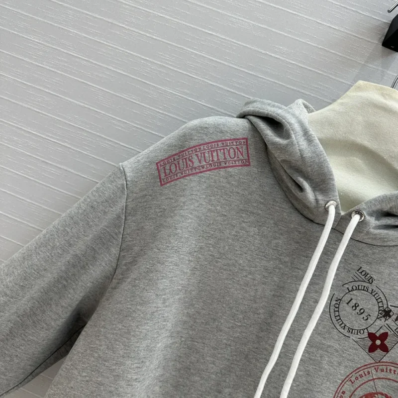 Louis Vuitton Women Travel Stamp Cropped Hoodie 1AGDAG