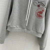 Louis Vuitton Women Travel Stamp Cropped Hoodie 1AGDAG (1)