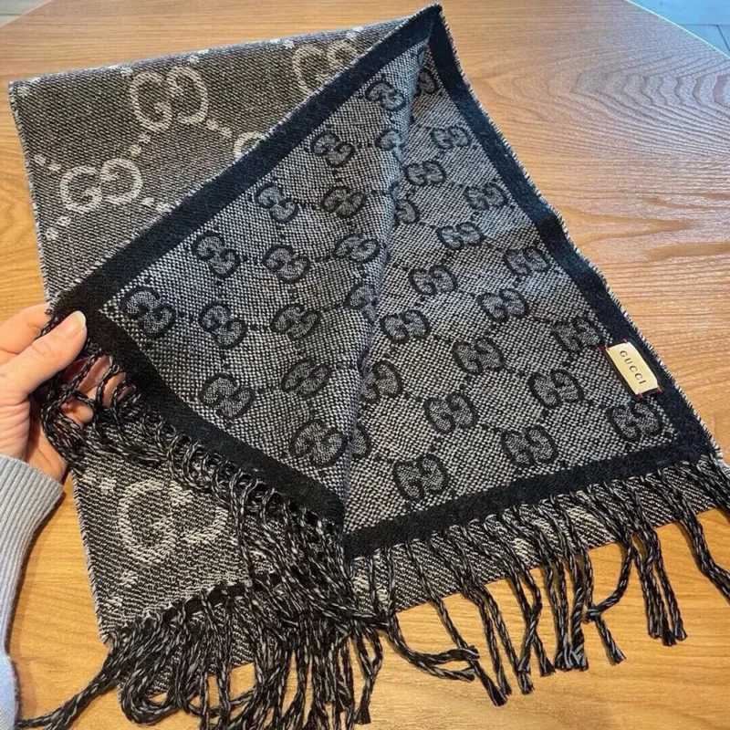 Gucci Unisex GG Jacquard Pattern Knit Scarf with Tassels-Black 6766104G2001061