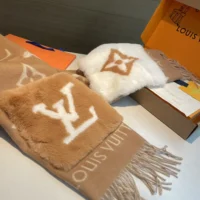 Louis Vuitton Unisex Cold Reykjavik Scarf-Beige M74354 (1)