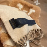 Louis Vuitton Unisex Cold Reykjavik Scarf-Beige M74354 (1)