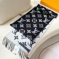 Louis Vuitton Unisex LV Essential Scarf-Black M77853 (1)