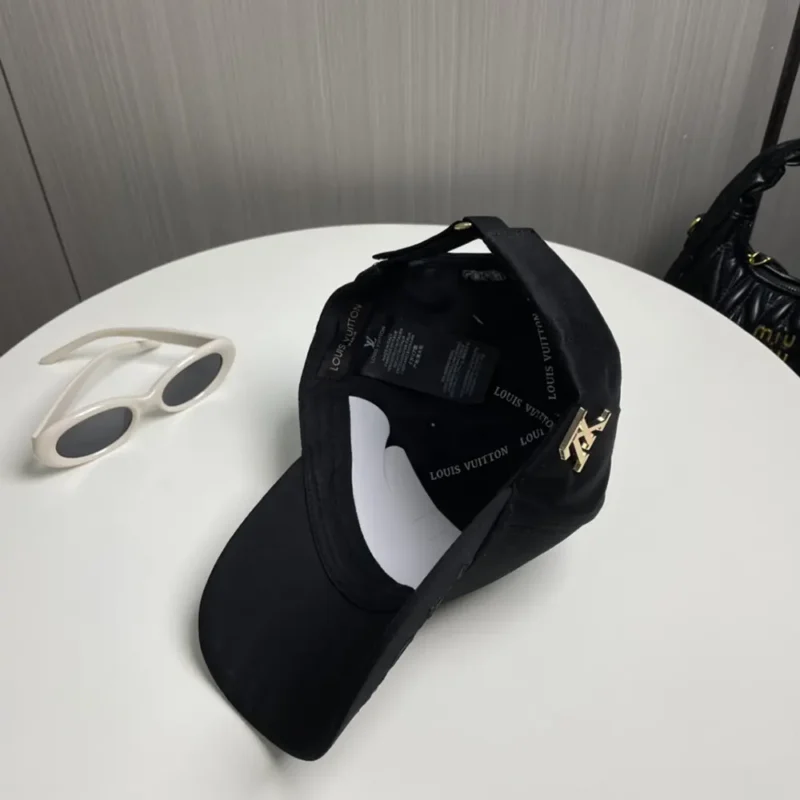 Louis Vuitton Unisex LV Filigram Cap-Black M7293M