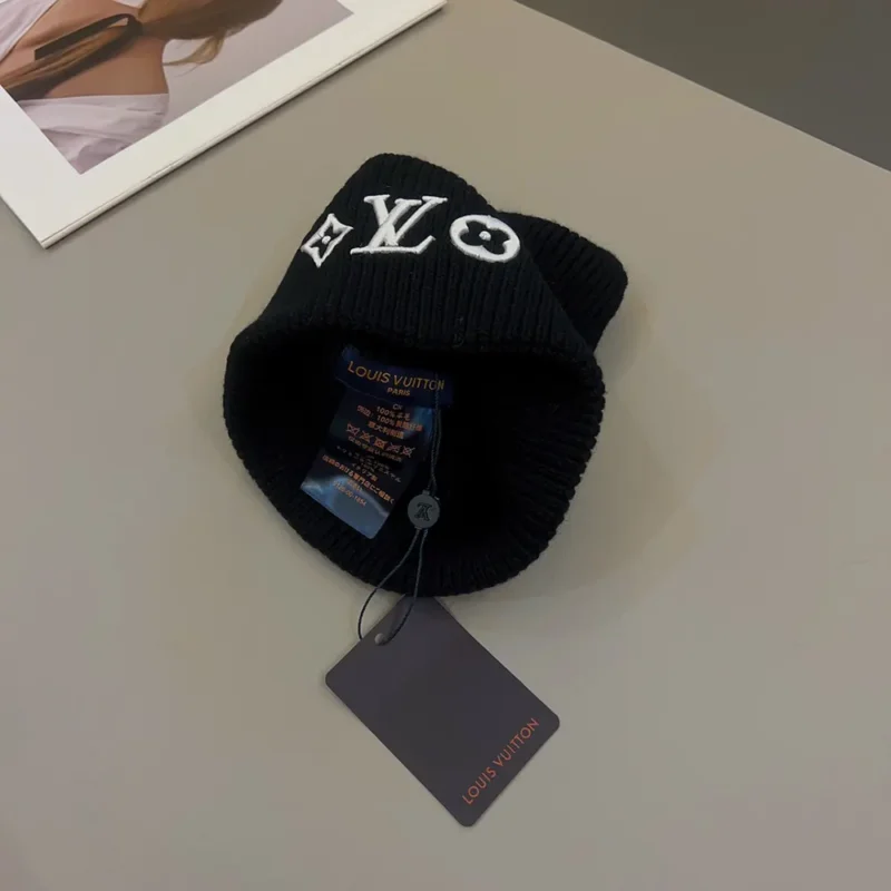 Louis Vuitton Unisex LV Headline Beanie-Black M77872