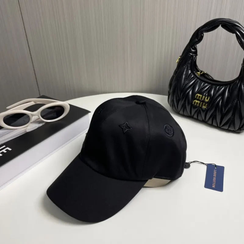 Louis Vuitton Unisex LV Iconic Cap-Black M7050L