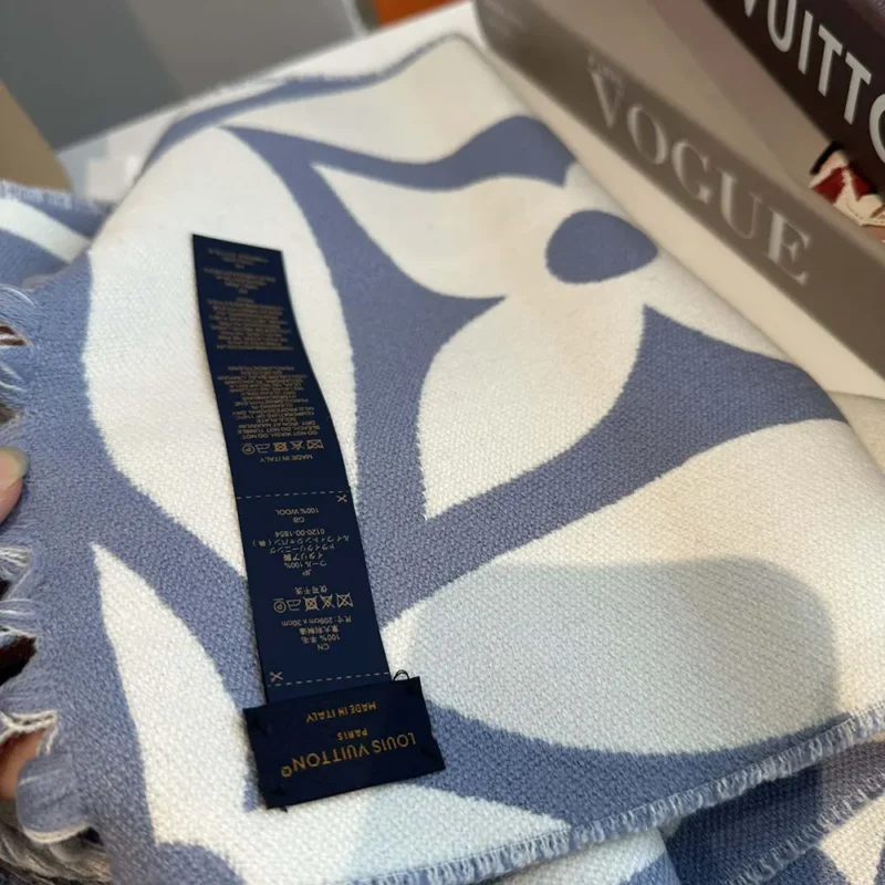 Louis Vuitton Unisex LV Medallion Scarf-Blue M79214