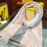 Louis Vuitton Unisex Lock And Keys Scarf-Beige M90815 (1)