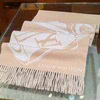 Louis Vuitton Unisex Lock And Keys Scarf-Beige M90815 (1)