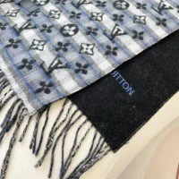 Louis Vuitton Unisex Monogram Gradient Tartan City Scarf M71348 (1)