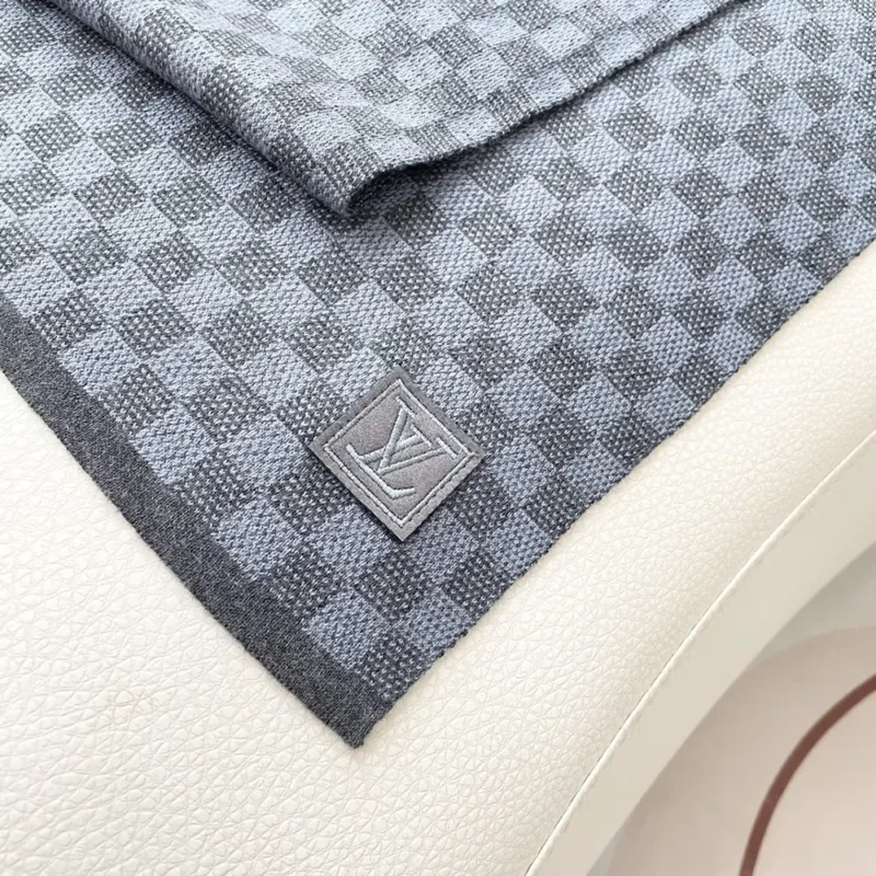 Louis Vuitton Unisex Néo Petit Damier Scarf-Silver M79202