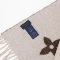 Louis Vuitton Unisex Reykjavik Gradient Scarf -Beige M76637 (1)