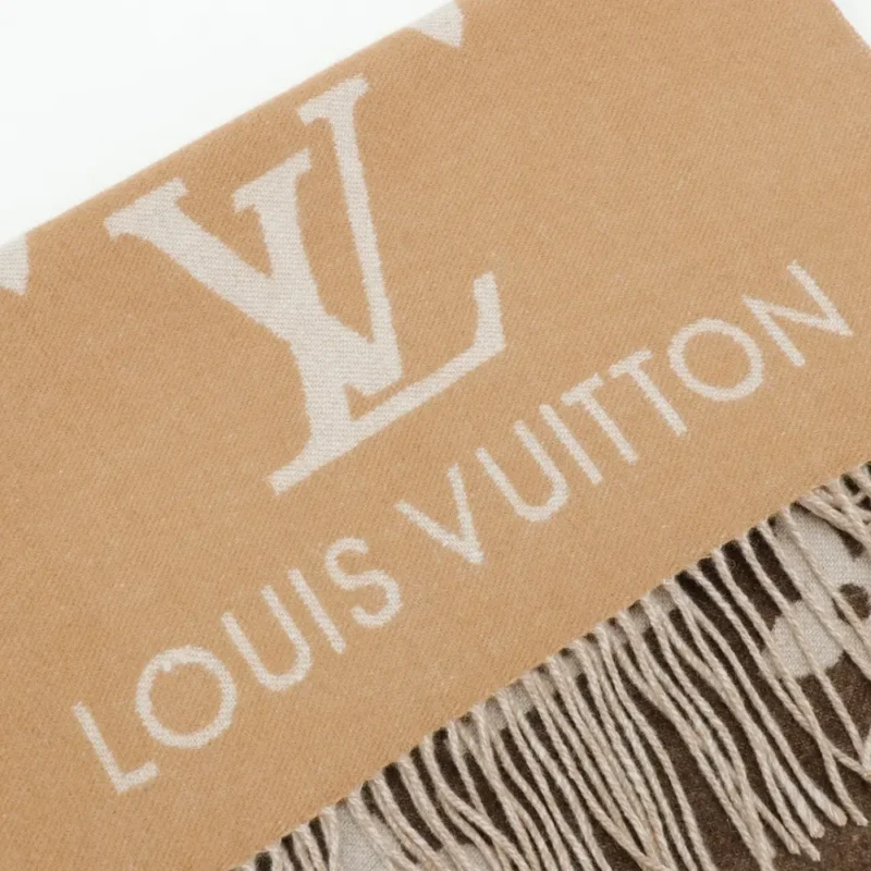 Louis Vuitton Unisex Reykjavik Gradient Scarf -Beige M76637