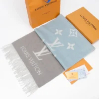 Louis Vuitton Unisex Reykjavik Gradient Scarf -Blue M70868 (1)