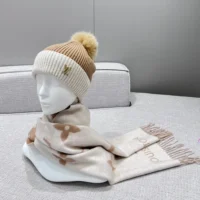 Louis Vuitton Unisex Reykjavik Scarf-Beige M78123 (1)