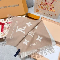 Louis Vuitton Unisex Reykjavik Scarf-Beige M78123 (1)