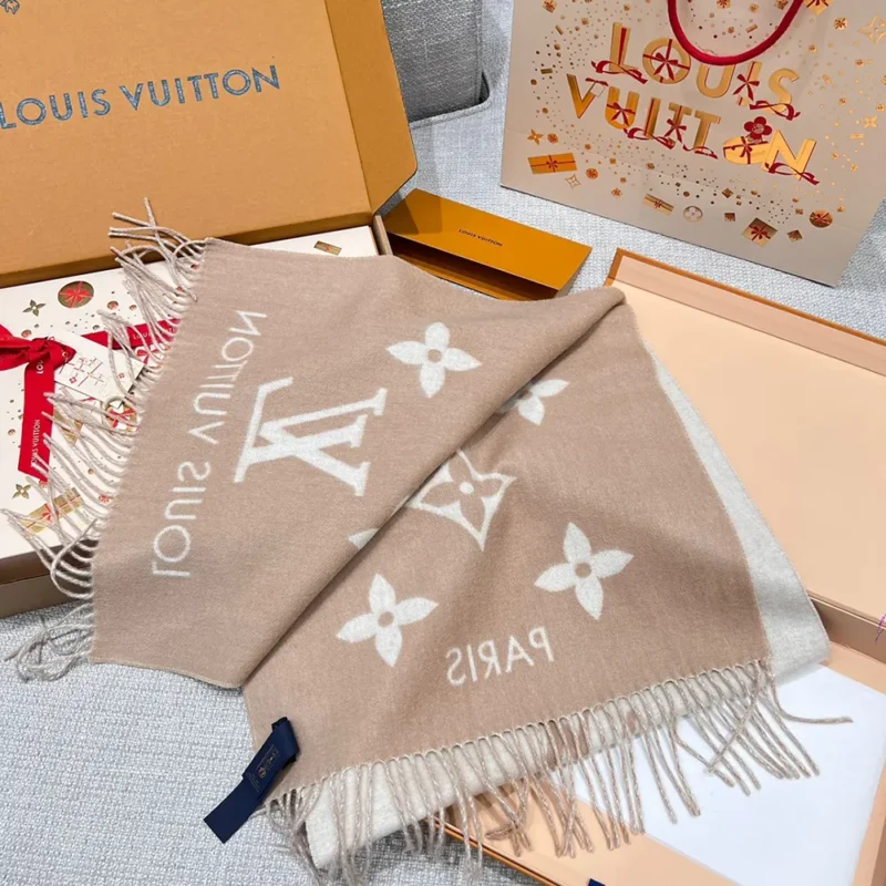 Louis Vuitton Unisex Reykjavik Scarf-Beige M78123