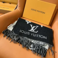 Louis Vuitton Unisex Reykjavik Scarf-Black M71040 (10)