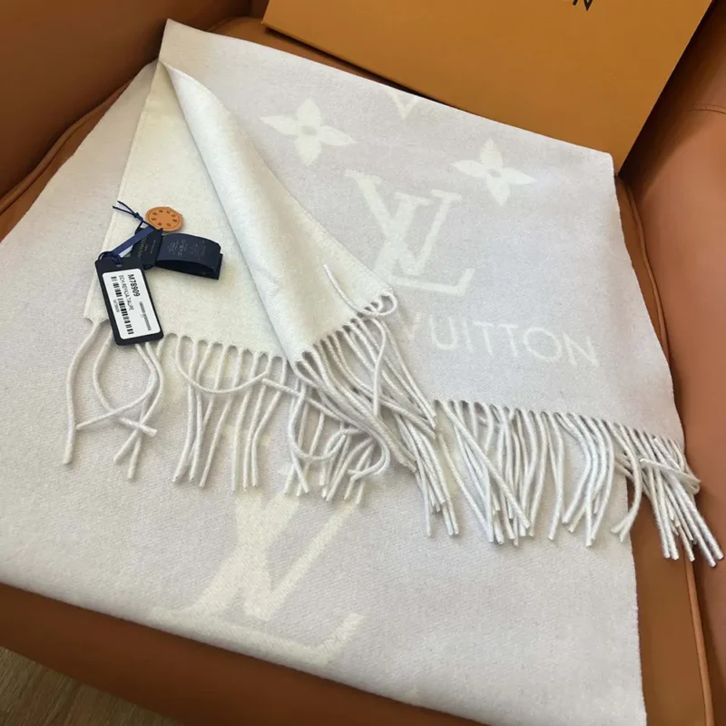 Louis Vuitton Unisex Reykjavik Scarf-Light Grey M90838