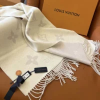 Louis Vuitton Unisex Reykjavik Scarf-Light Grey M90838 (2)