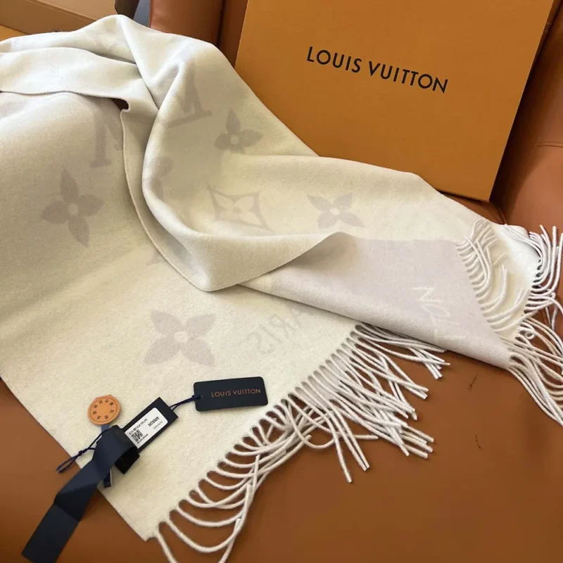 Louis Vuitton Unisex Reykjavik Scarf-Light Grey M90838