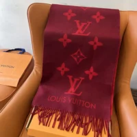 Louis Vuitton Unisex Reykjavik Scarf-Red M90895 (1)