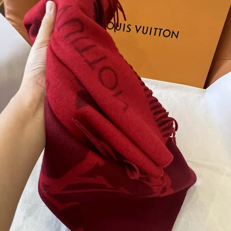 Louis Vuitton Unisex Reykjavik Scarf-Red M90895