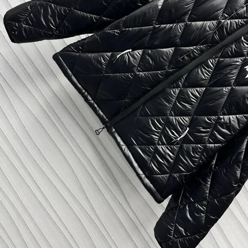 Louis Vuitton Women Diamond Ripstop Puffer Jacket 1AGAQC