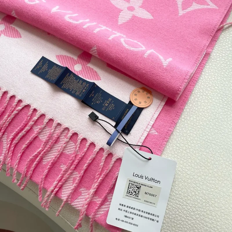 Louis Vuitton Women LV Essential Scarf-Pink M78936