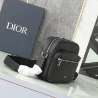 Dior Men Rider 2.0 Zipped Messenger Bag Black Dior Gravity Leather and Black Grained Calfskin (1)