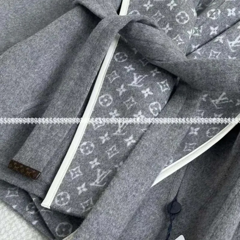 Louis Vuitton LV Women Reversible Signature Short Hooded Wrap Coat Grey-1AGNYG