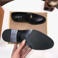 Louis Vuitton LV Men Louis Loafer Epi Calf Leather-Black (1)