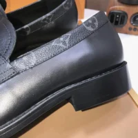 Louis Vuitton LV Men Louis Loafer Epi Calf Leather-Black (1)