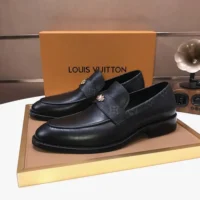 Louis Vuitton LV Men Louis Loafer Epi Calf Leather-Black (1)