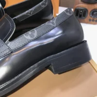 Louis Vuitton LV Men Louis Loafer Glazed Calf Leather-Black (1)