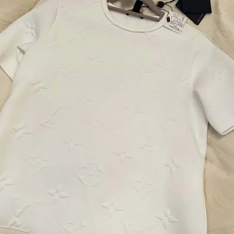 Louis Vuitton Men 3D Monogram T-Shirt-White 1A9LLJ