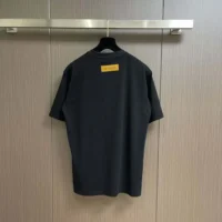 Louis Vuitton Men Embossed LV T-Shirt-Black 1AGIJ4 (1)