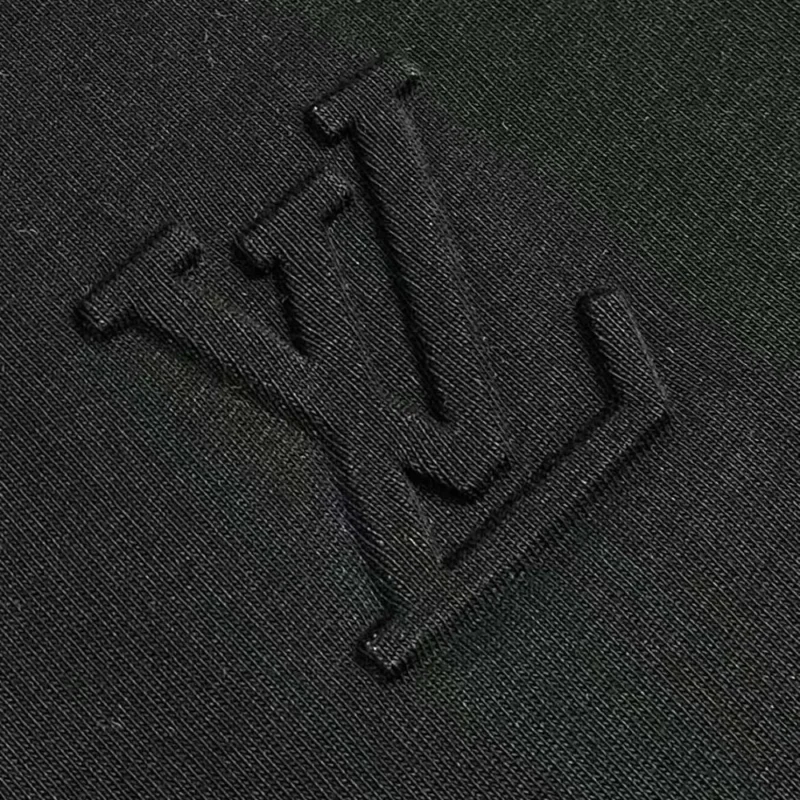 Louis Vuitton Men Embossed LV T-Shirt-Black 1AGIJ4