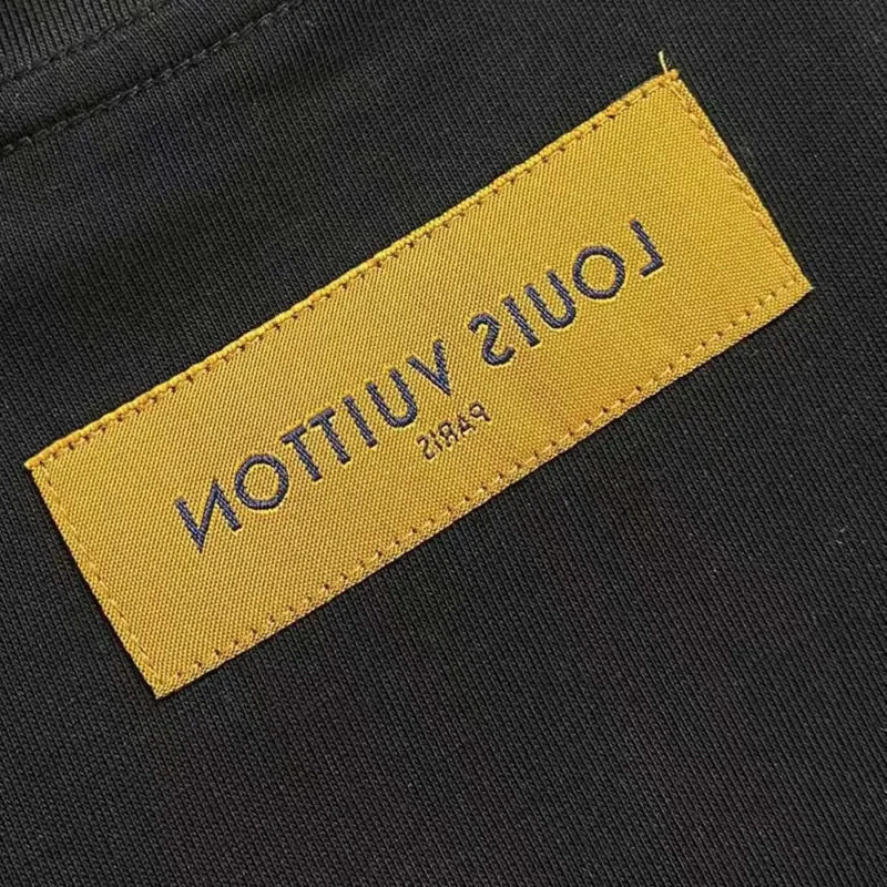 Louis Vuitton Men Embossed LV T-Shirt-Black 1AGIJ4