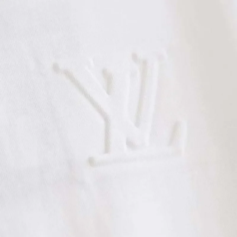 Louis Vuitton Men Embossed LV T-Shirt-White 1AA5E0