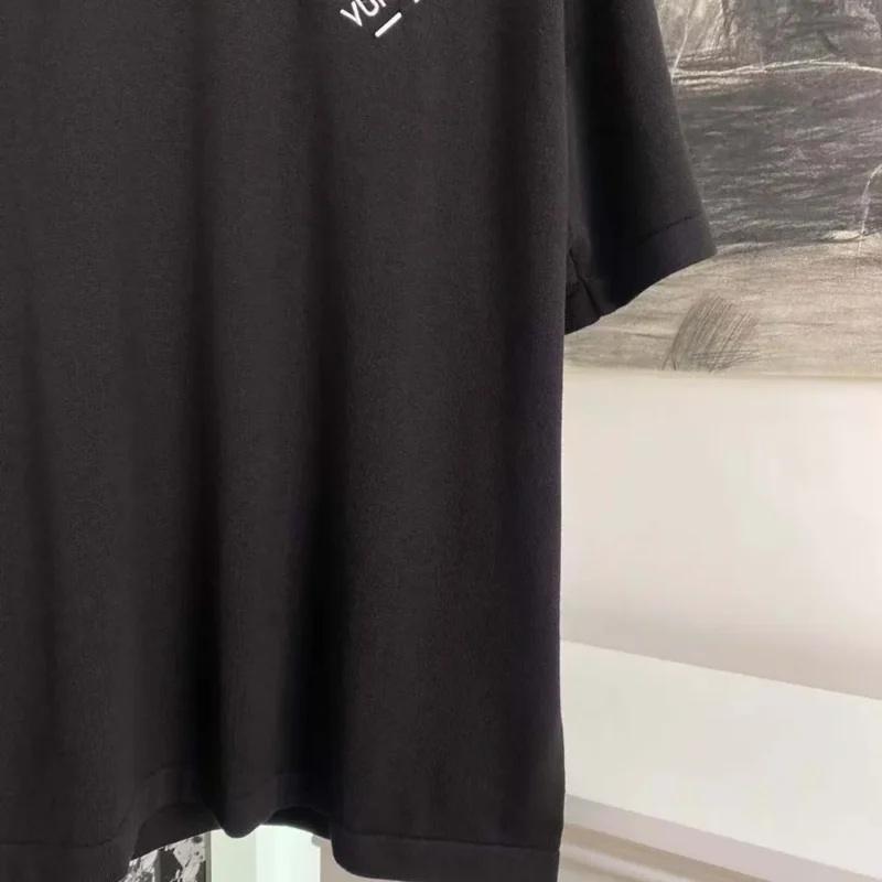 Louis Vuitton Men Signature Short-Sleeved T-Shirt-Black 1AATXE