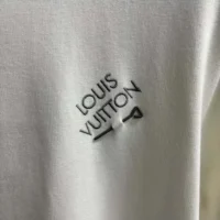 Louis Vuitton Men Signature Short-Sleeved T-Shirt-White 1AATX5 (1)