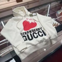 Gucci Men Strawberry Gucci Cotton Printed Sweatshirt-White (1)